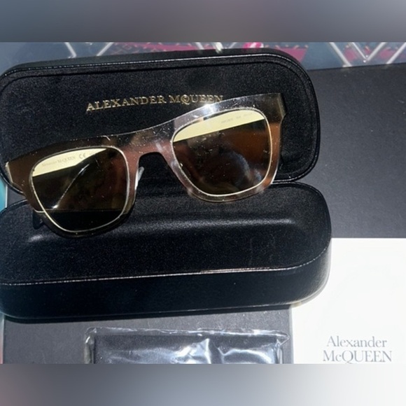 Alexander McQueen Square Frame Sunglasses - Picture 5 of 12
